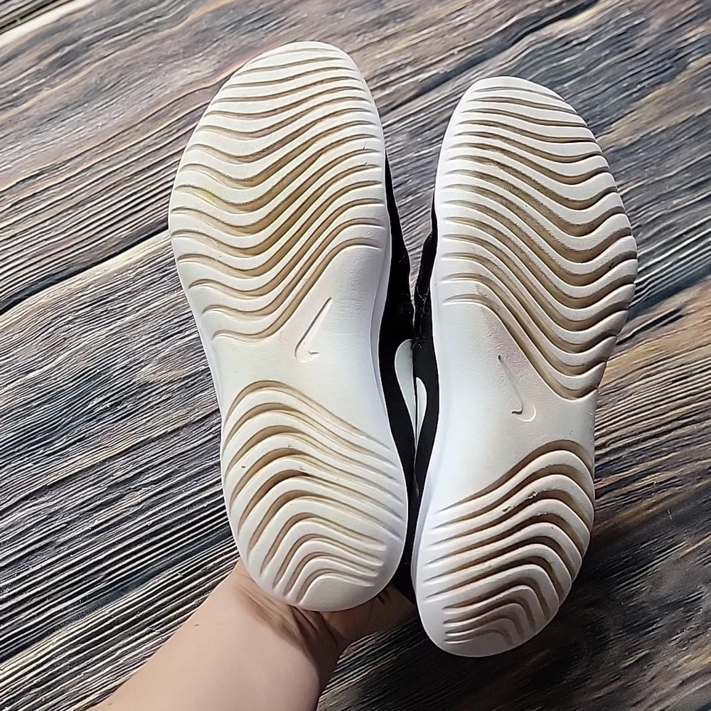 Nike Kids Size 5.5 Black Slip-On Shoes